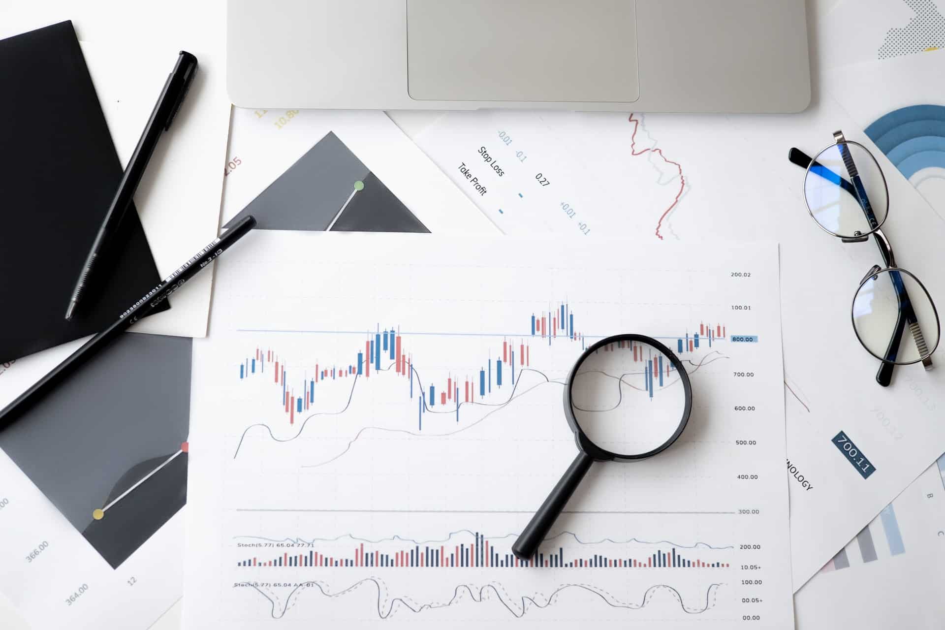 Trading Graphs and Data Trading graphs and data